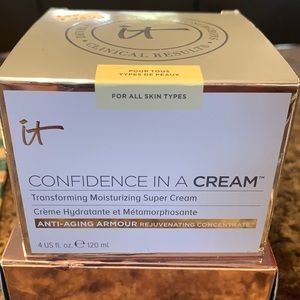 It cosmetics confidence in a cream